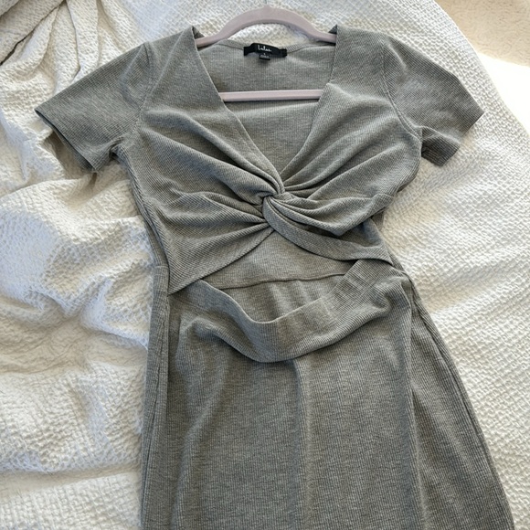 Lulus cut out tshirt midi dress in grey - Picture 4 of 4